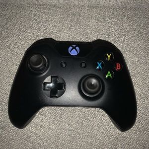 BASICALLY NEW - USED ONCE Black Xbox 1 Controller